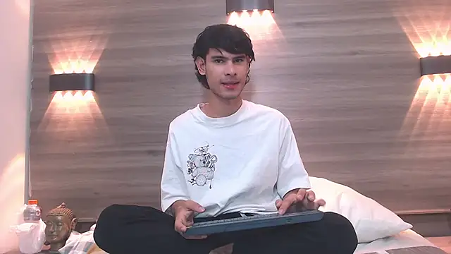 Kevin_Brooks1 Adlı Modelin Canlı XXX Sohbeti