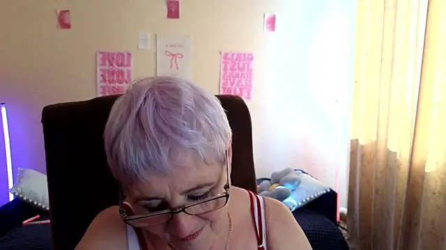Sandra_Snowflake Adlı Modelin Canlı XXX Sohbeti