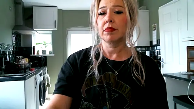 Chatroom XXX en direct de MissHoneyPenny