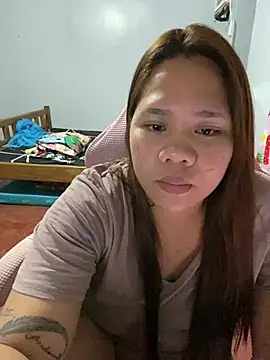 -CLARAMommy- Adlı Modelin Canlı XXX Sohbeti