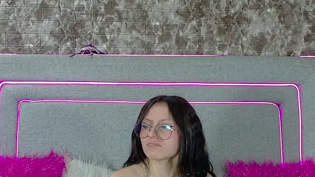 Naomimolie Chat XXX in diretta