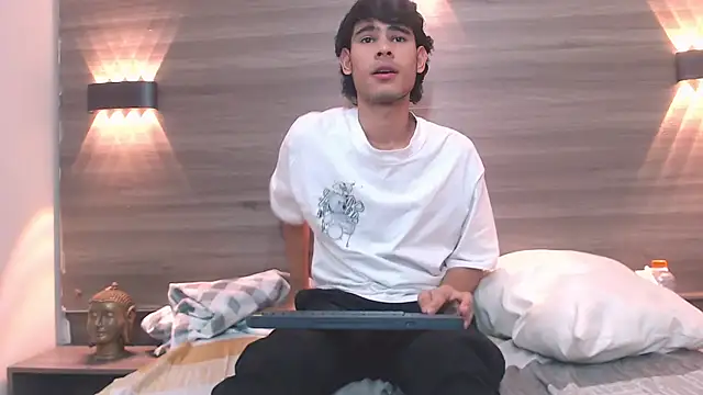 Chat +18 de Kevin_Brooks1 ao vivo