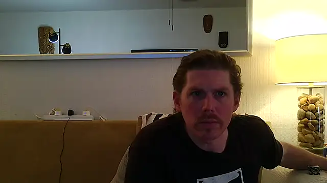 Chat +18 de 9VOLTT ao vivo