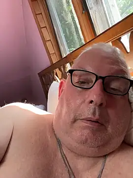 CharlieWeaver22 live XXX chat