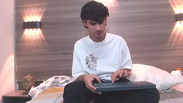 Chat +18 de Kevin_Brooks1 ao vivo