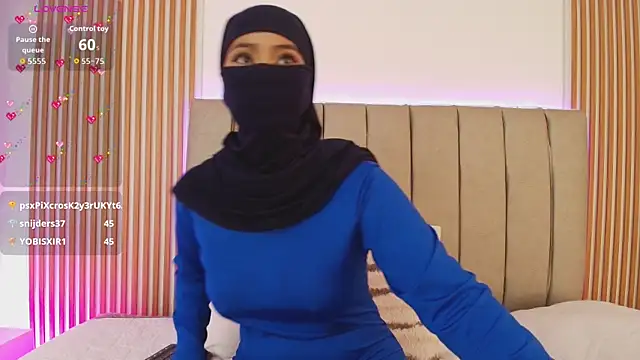AaliyahShine Adlı Modelin Canlı XXX Sohbeti