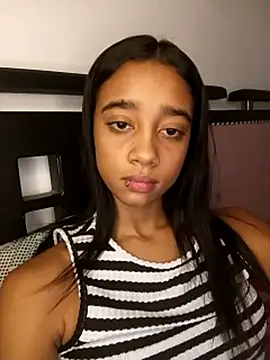 Zoe_Sweett18 Adlı Modelin Canlı XXX Sohbeti