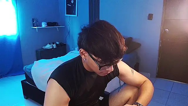 Mr_yisuzz's Live XXX Chat