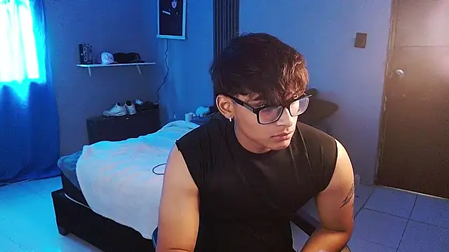 Mr_yisuzz Live XXX Chat