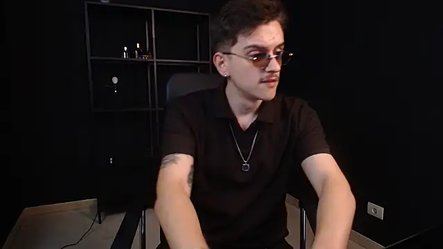 Chat +18 de FelixStarkk ao vivo