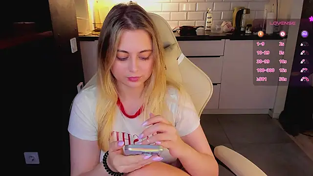 blonde_kellyy's Webcam Show