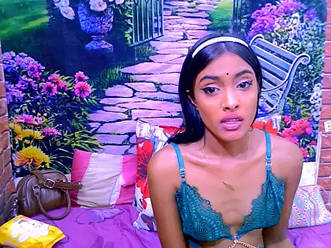 IndianPretty14u2Luv's Live XXX Chat