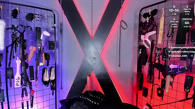 IzobethAri_BDSM élő XXX-chatje