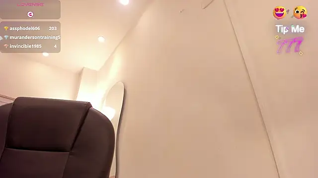 Karliie_kloss_'s Live XXX Chat