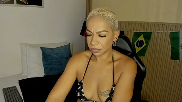 Chatroom XXX en direct de summer_night_
