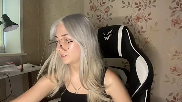 WhitePowerGirl live XXX chat
