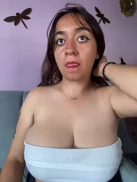 XXX chat uživo modela Im_Luuu