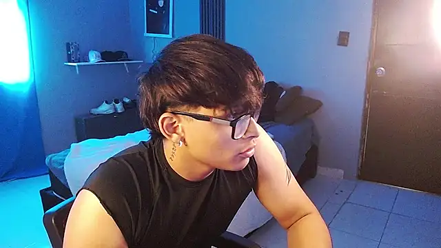Mr_yisuzz Chat XXX live