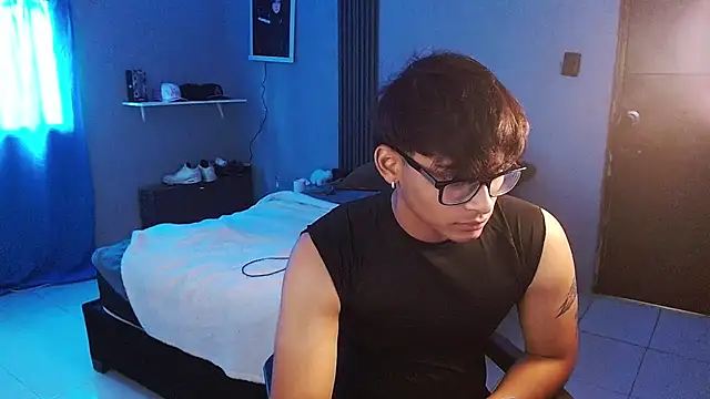 Онлайн чат XXX Mr_yisuzz