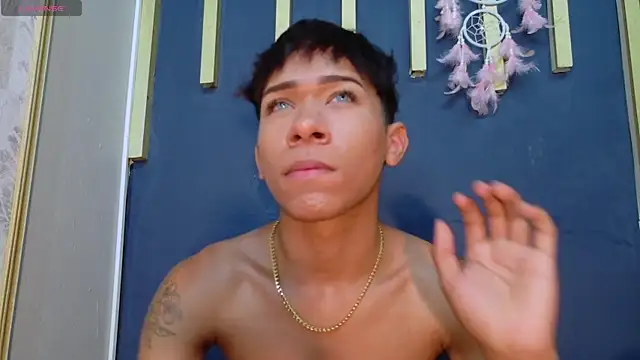 XXX chat uživo modela Brown_Skin19