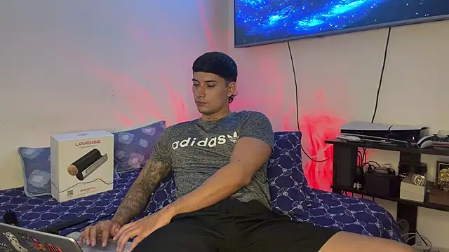 SexxxySquirterStev777's Live XXX Chat