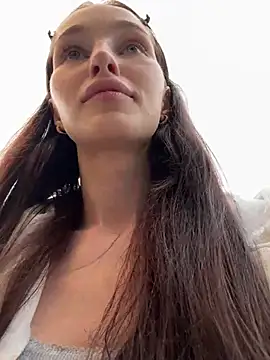-missbehaving-'s Live XXX Chat