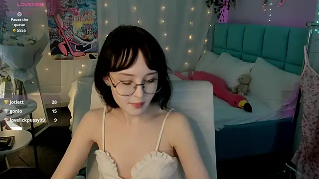 Chat +18 de Lilac-Muse ao vivo