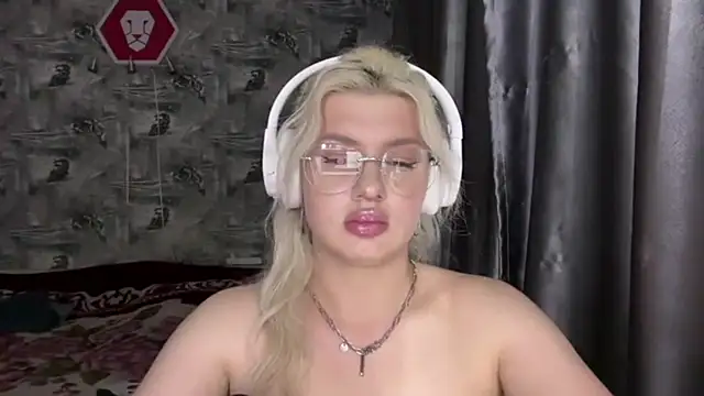 SpotlessParaffin's Live XXX Chat