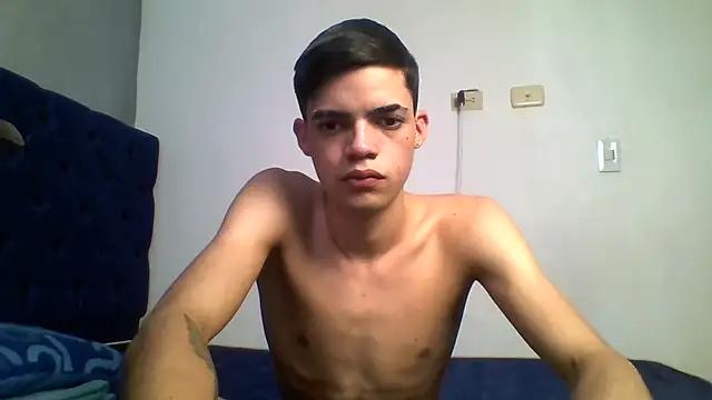 Latinos_2001's Live XXX Chat