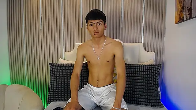 Chat +18 de AdrianStark_ ao vivo