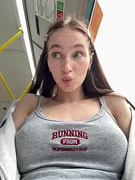 -missbehaving-'s Live XXX Chat