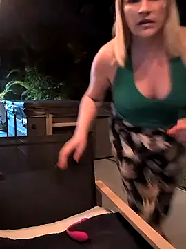 Pxetiteblonde1's Live XXX Chat