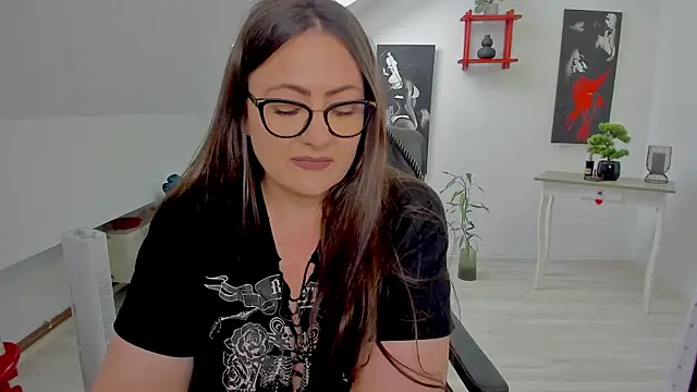 MistressDarrah live XXX chat