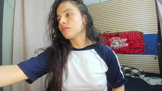 rosse_2504 live XXX chat