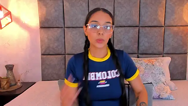 Roseaurora live XXX chat