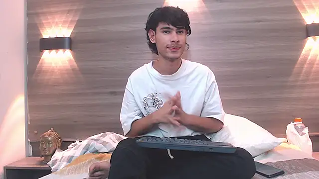 Kevin_Brooks1 Chat XXX live