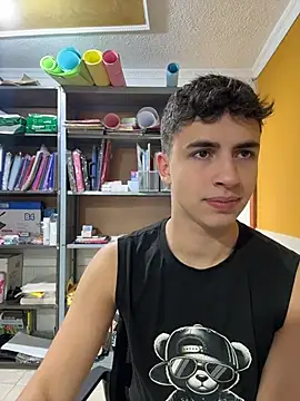 Živý XXX chat AdrianRinaldi