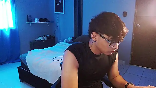 Онлайн чат XXX Mr_yisuzz