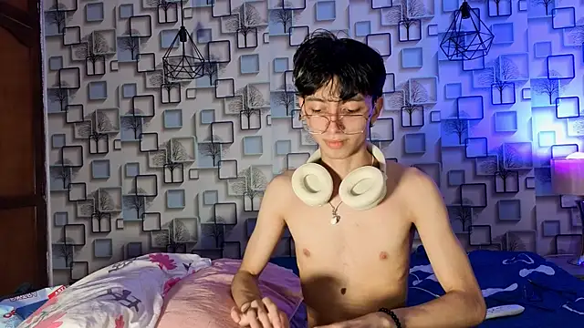 Twink_Sebas7: онлайн-секс-чат