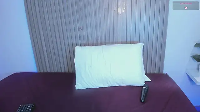 Karlie_moore_'s Live XXX Chat