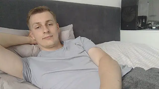 your_andy: διαδικτυακό σόου στην κάμερα