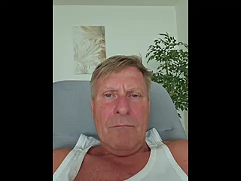 johnnym1 লাইভ XXX চ্যাট