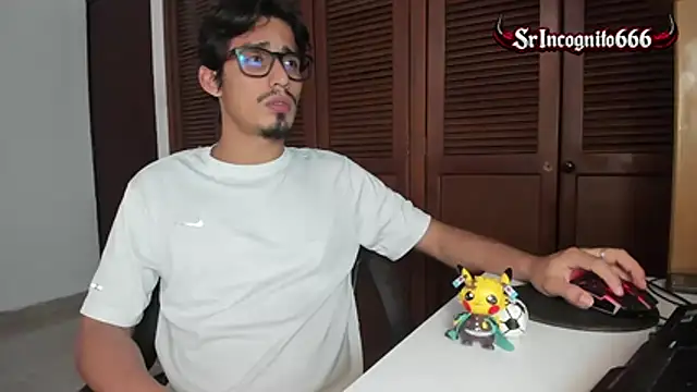 SrIncognito666 Show in webcam