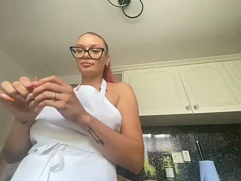 XXX chat uživo modela FoxyValentine