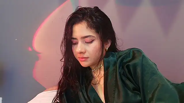adara_johnson__ Adlı Modelin Canlı XXX Sohbeti