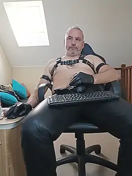 Andrex_Leather Chat XXX live