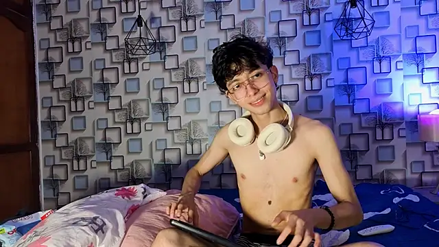 Twink_Sebas7 Adlı Modelin Canlı XXX Sohbeti