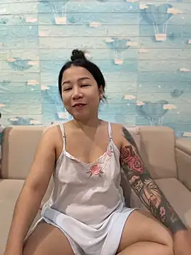 LINDA_HD élő XXX-chatje
