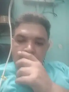 mastboyaa: διαδικτυακό σόου στην κάμερα