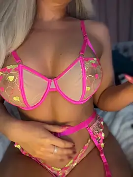 PinaColaBoom's Live XXX Chat